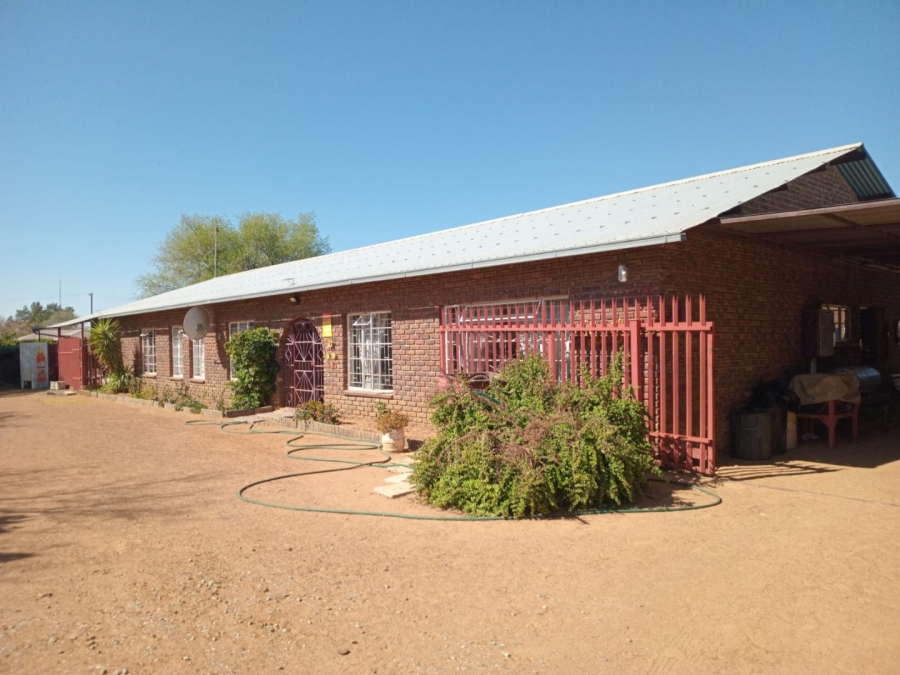 7 Bedroom Property for Sale in Bloemhof North West